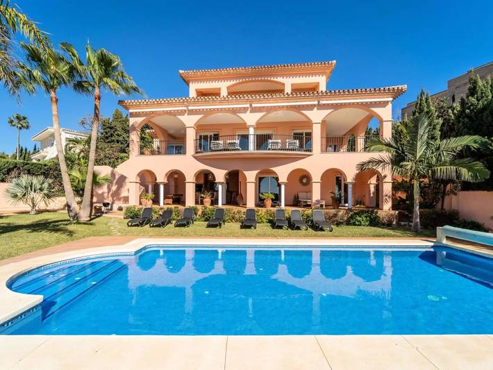 Casa rural para 10 personas, con piscina y jardín en Benalmádena