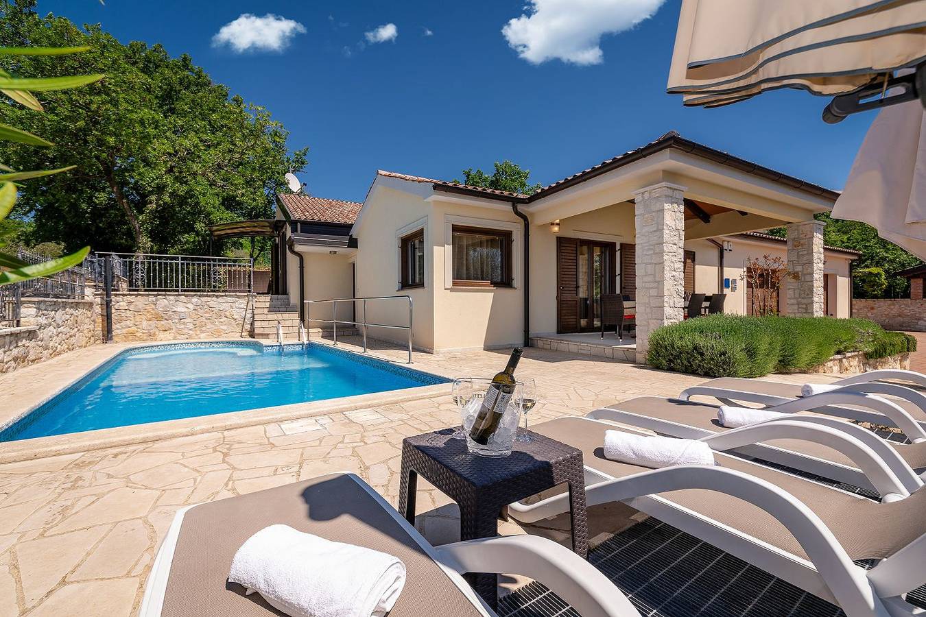 Einzigartige Villa mit Salzwasserpool, Panoramablick, Bikes, Trampolin, Tischtennis in Visignano (Općina), Istria centrale