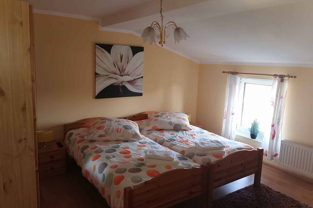 Ganze Wohnung, Ferienwohnung mit Blick zum kleinen Jasmunder Bodden und Gartensitzplatz in Lietzow, Bergen auf Rügen und Umgebung