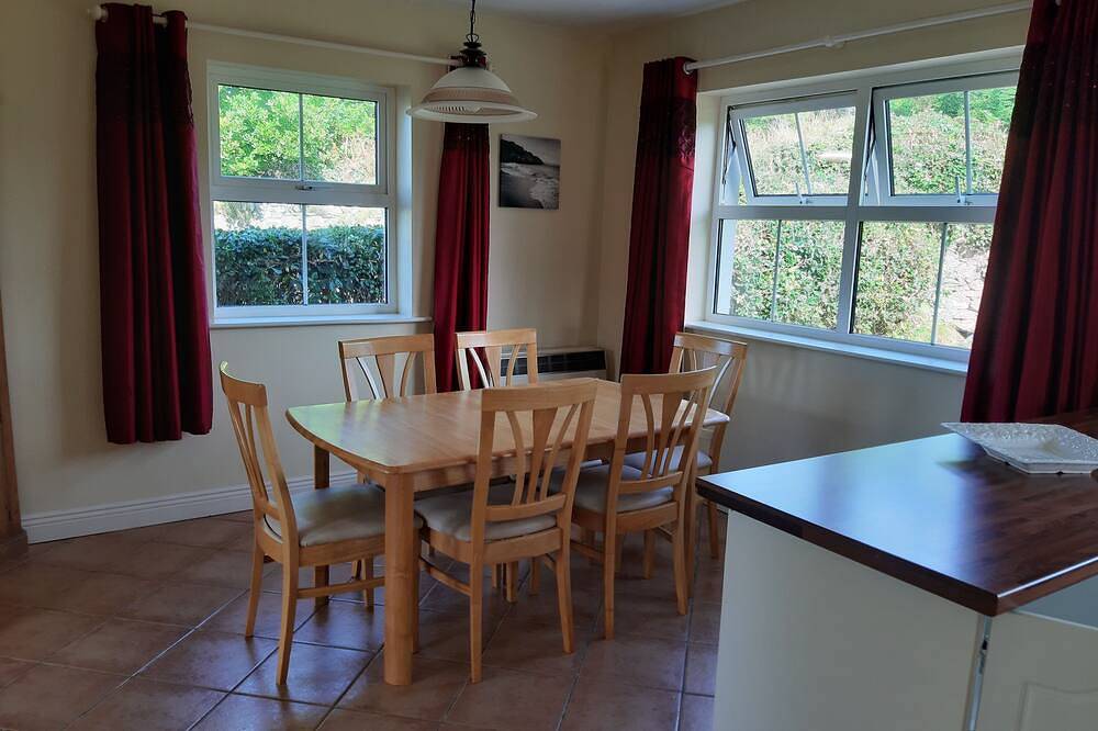 Cosy cottage near village  beach  Links and Hogs Head Golf Courses in County Kerry