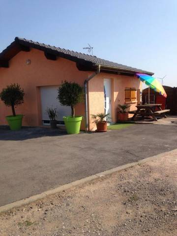 Gîte pour 7 personnes, avec terrasse et vue dans Marthille