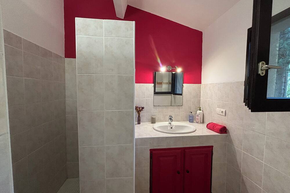 Gîte Alpilles 63m², 4 pers. air-conditioned, Swimming pool, Mas de la Meunerie in Fontvieille in Fontvieille, Arles und Umgebung