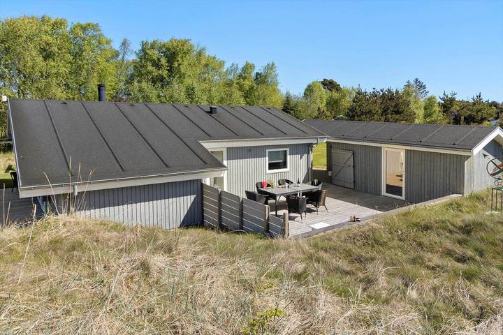 Ferieudlejning for 6 personer, med terrasse i Tversted
