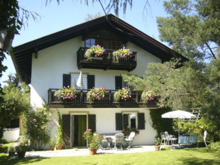 Ferienwohnung für 3 Personen, mit Balkon und Garten in Unterammergau