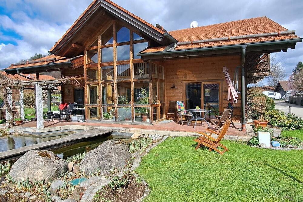 Entire apartment, Ferienwohnung mit Sep. Schlafräumen, Terrasse, 46qm in Prien am Chiemsee, Chiemsee
