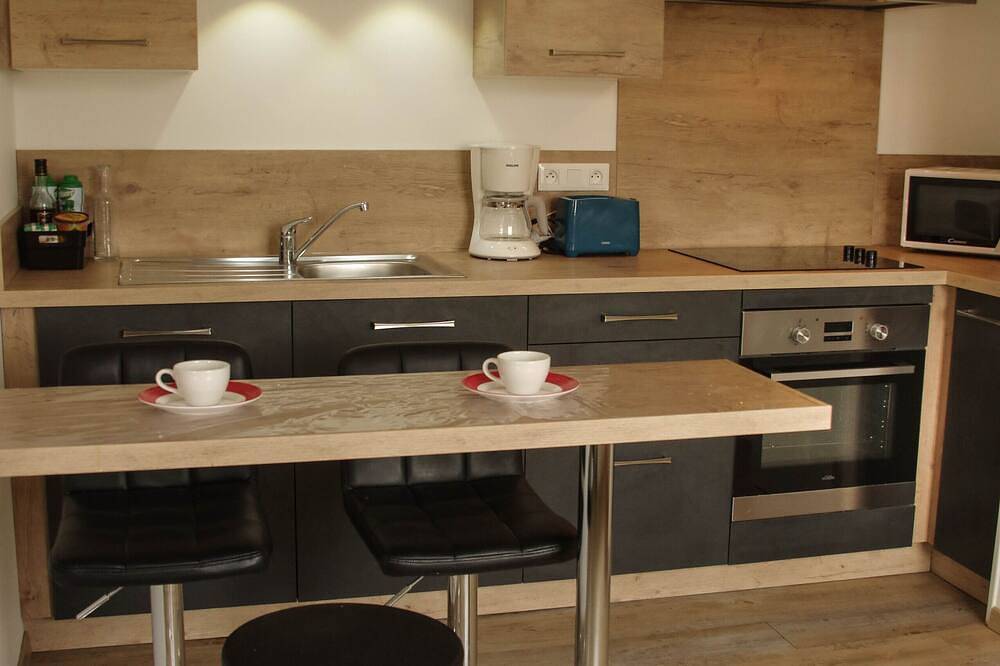 Entire apartment, Appartement Tout Équipé Proche Toutes Commodités et Gare in Lézignan-Corbières, Narbonne region