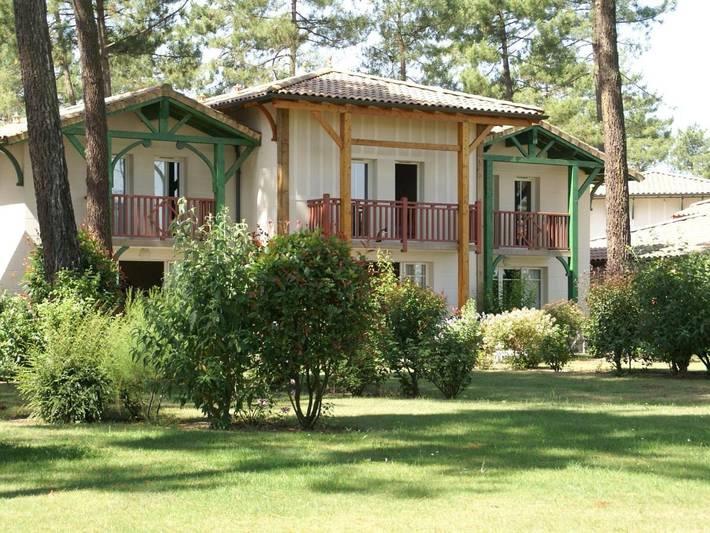 Location de vacances pour 8 personnes, avec terrasse ainsi que jardin et piscine dans Golf Blue Green Gujan - 3