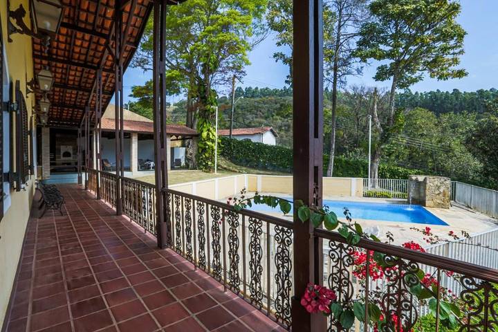 Casas e apartamentos de temporada para 12 pessoas, com terraço e vista e ainda piscina and jardim em Atibaia