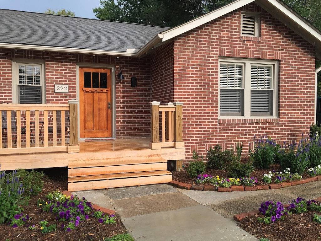 Ideale Innenstadtlage! Schöner neu renovierter Ferienbungalow in Brevard, Transylvania County