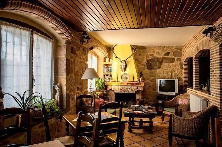 Gîte pour 10 personnes, avec jardin et jacuzzi - 1