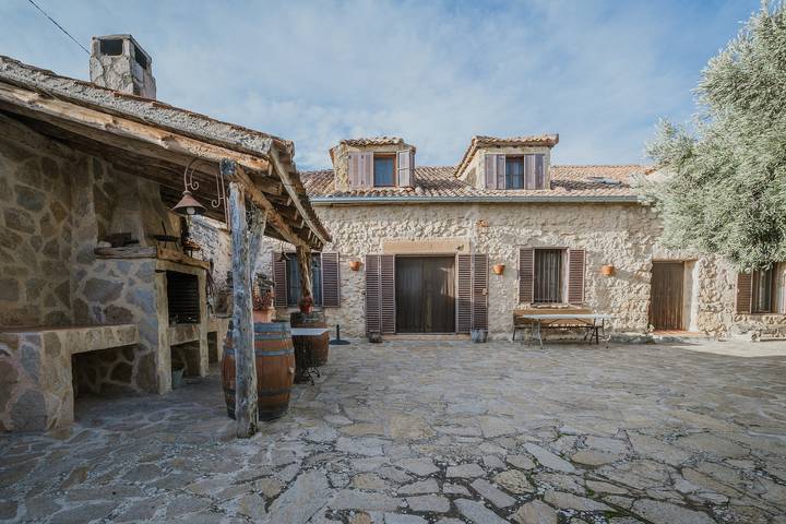 Casa rural para 12 personas, con Jardín