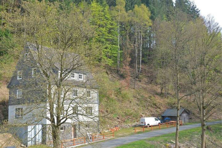 Ferienhaus für 20 Personen, mit Terrasse und Sauna sowie Garten, mit Haustier in Hallenberg