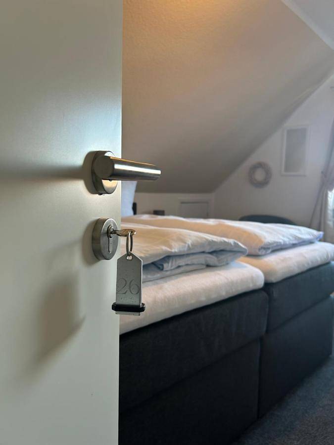 Ferienwohnung für 2 Personen, mit Terrasse und Ausblick sowie Seeblick in Niesgrau