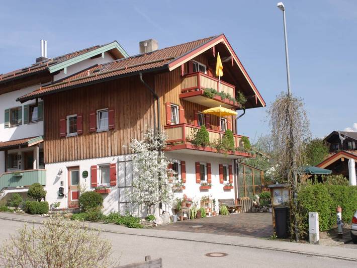 Gîte pour 5 personnes, avec balcon/terrasse et balcon, adapté aux familles à Bad Endorf - 2