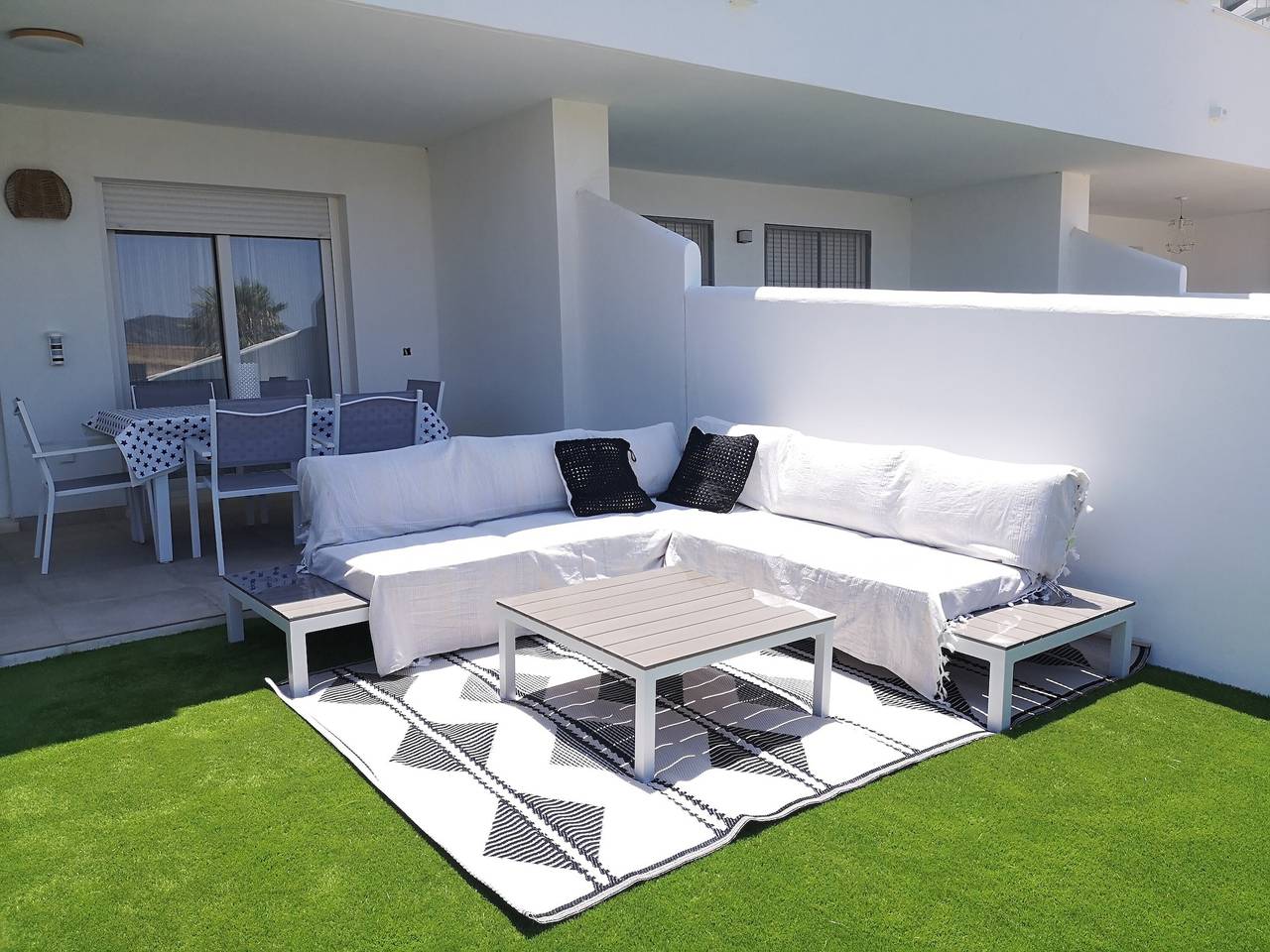 Apartamento entero, Apartamento 'Bajo Poniente' con vistas al mar, piscina compartida y Wi-Fi in Atlanterra, Tarifa