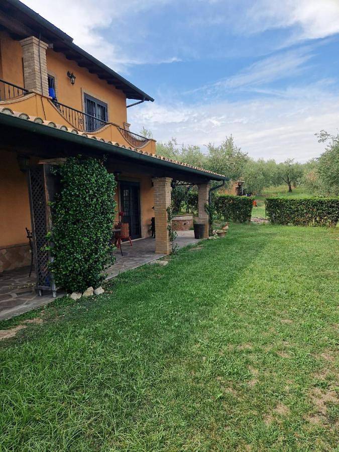 Gîte pour 4 personnes, avec terrasse et vue à Fonte Nuova