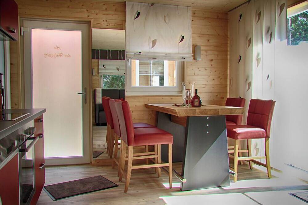 Ganze Wohnung, Am Wald gelegenes Ferienhaus (70 m2) mit Holzterrasse in Markt Nordheim, Steigerwald