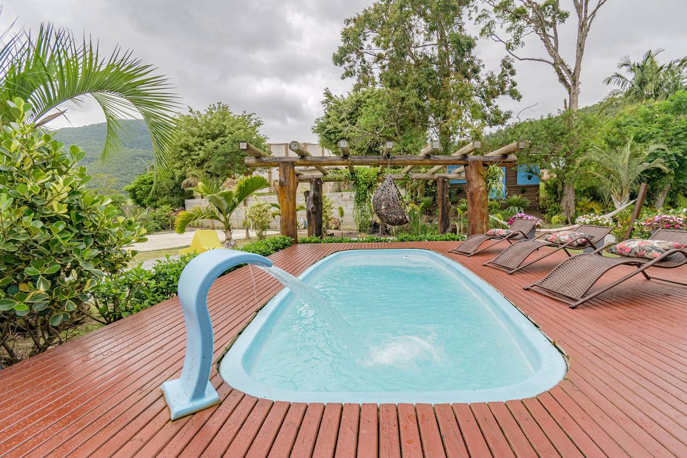 Casa com Piscina, Churrasqueira e Salão de Jogos in Governador Celso Ramos, Litoral Catarinense