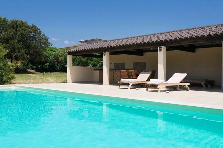Villa pour 9 personnes, avec jardin et piscine ainsi que vue et terrasse à Pianottoli-Caldarello - 2