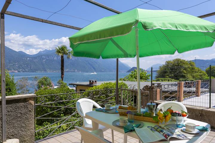 Gîte pour 4 personnes, avec vue sur le lac et balcon, adapté aux familles dans Menaggio