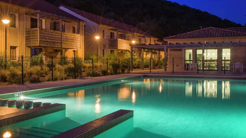 Location de vacances pour 4 personnes, avec piscine et terrasse à Les Eyzies-de-Tayac-Sireuil