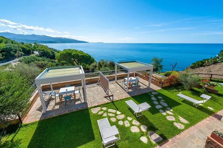 Vacation apartment for 5 people, with Yard