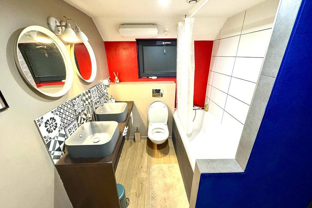 Hausboot-Apartment-Ensuite-Blick auf den Kanal in Metz, Metz Region