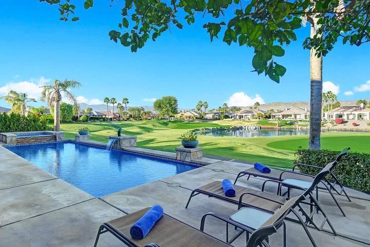 Ferienhaus für 8 Personen, mit Pool und Whirlpool sowie Terrasse - 1