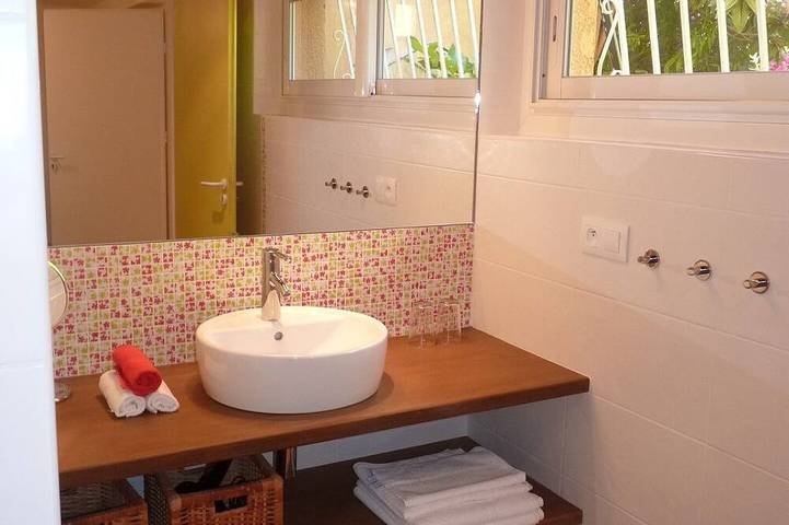 Hermosa y cómoda suite en la planta baja en propiedad, piscina y spa. in Le Castellet, Costa mediterránea (Francia)