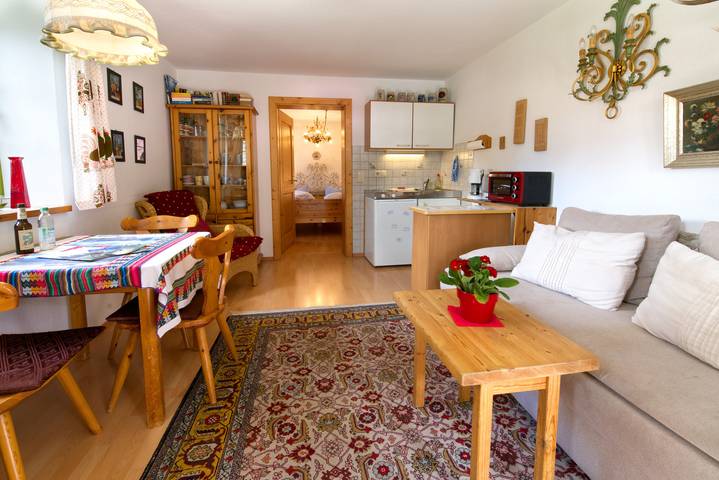 Ferienwohnung für 2 Personen, mit Terrasse und Ausblick sowie Garten im Mittenwald