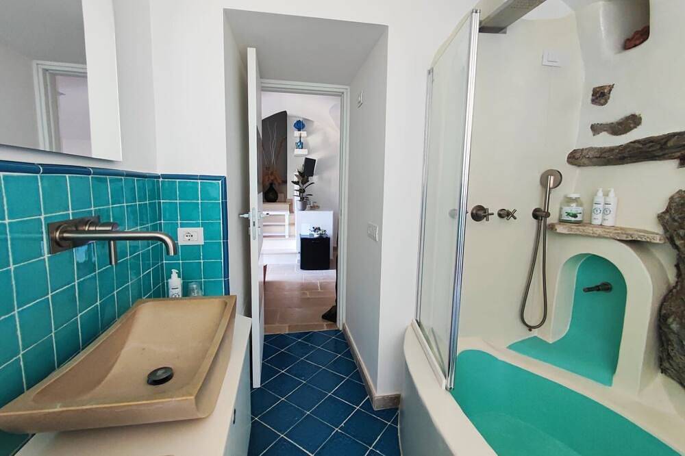 Romantic room facing the sea, relaxation is well-being on the Amalfi Coast. in Pontone, Scala
