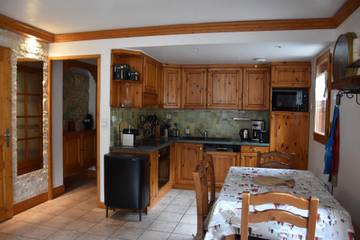 Chalet for 8 Guests in Pralognan-la-Vanoise, Savoie, Picture 2