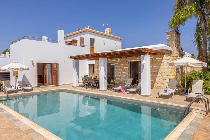 Villa for 6 people, with terrace in Peyia
