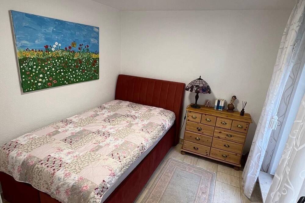 Ganze Wohnung, Gemütliche, ruhige Fewo 72 qm mit Carport in direkter Waldlage nahe Ruhrradweg. in Hattingen, Ennepe-Ruhr-Kreis