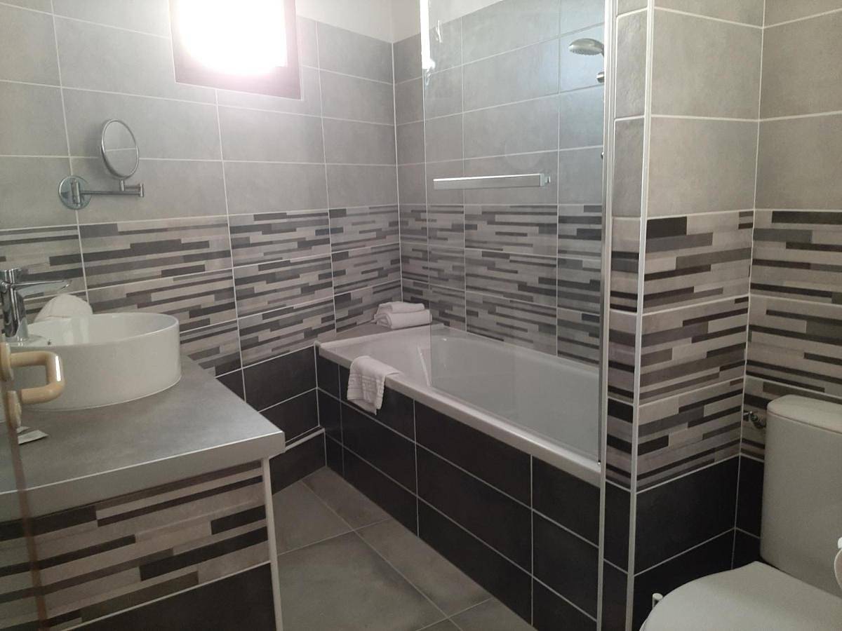 Standard Double Room in Saintes, Région de Saintes