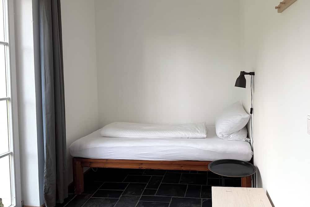 Ganze Wohnung, Remise Eg - Gartenwohnung mit Kaminofen und Terrasse in Plötzin, Werder