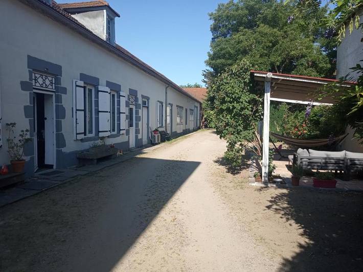 Gîte pour 3 personnes, avec jardin à Randan