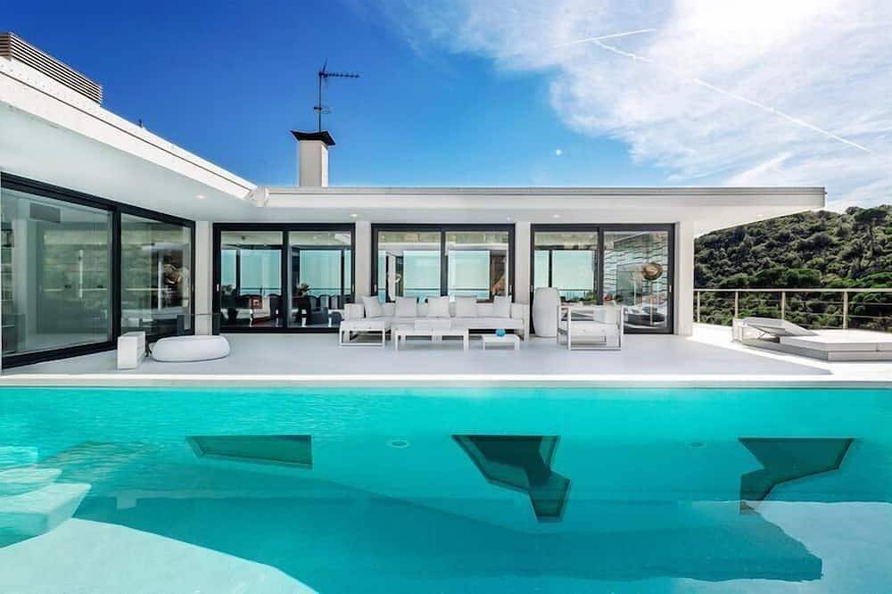 Ibiza Style Barcelona in Badalona, Costa del Maresme
