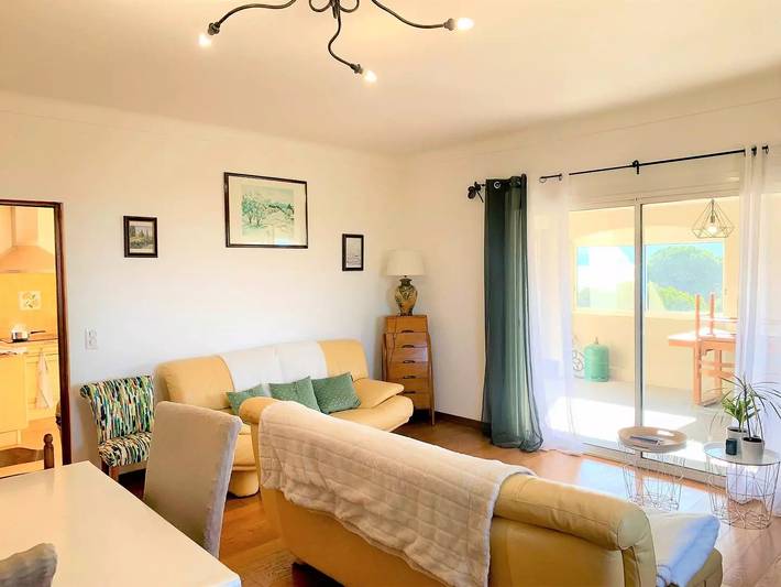 Location de vacances pour 10 personnes, avec terrasse ainsi que vue et piscine, animaux acceptés à Olmeto - 3