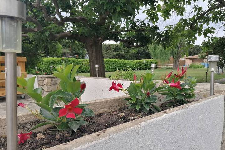 Location de vacances pour 4 personnes, avec jardin et jacuzzi à Jonquières-Saint-Vincent