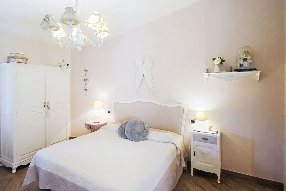 Caratteristica villa indipendente per 3 ospiti con Wifi, A/C, Tv, terrazza e animali ammessi in Comeglio, Moneglia