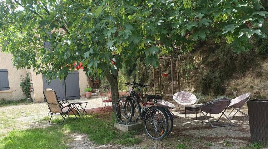 Gîte pour 4 personnes, avec jardin, adapté aux familles à La Tour-d'Aigues - 4