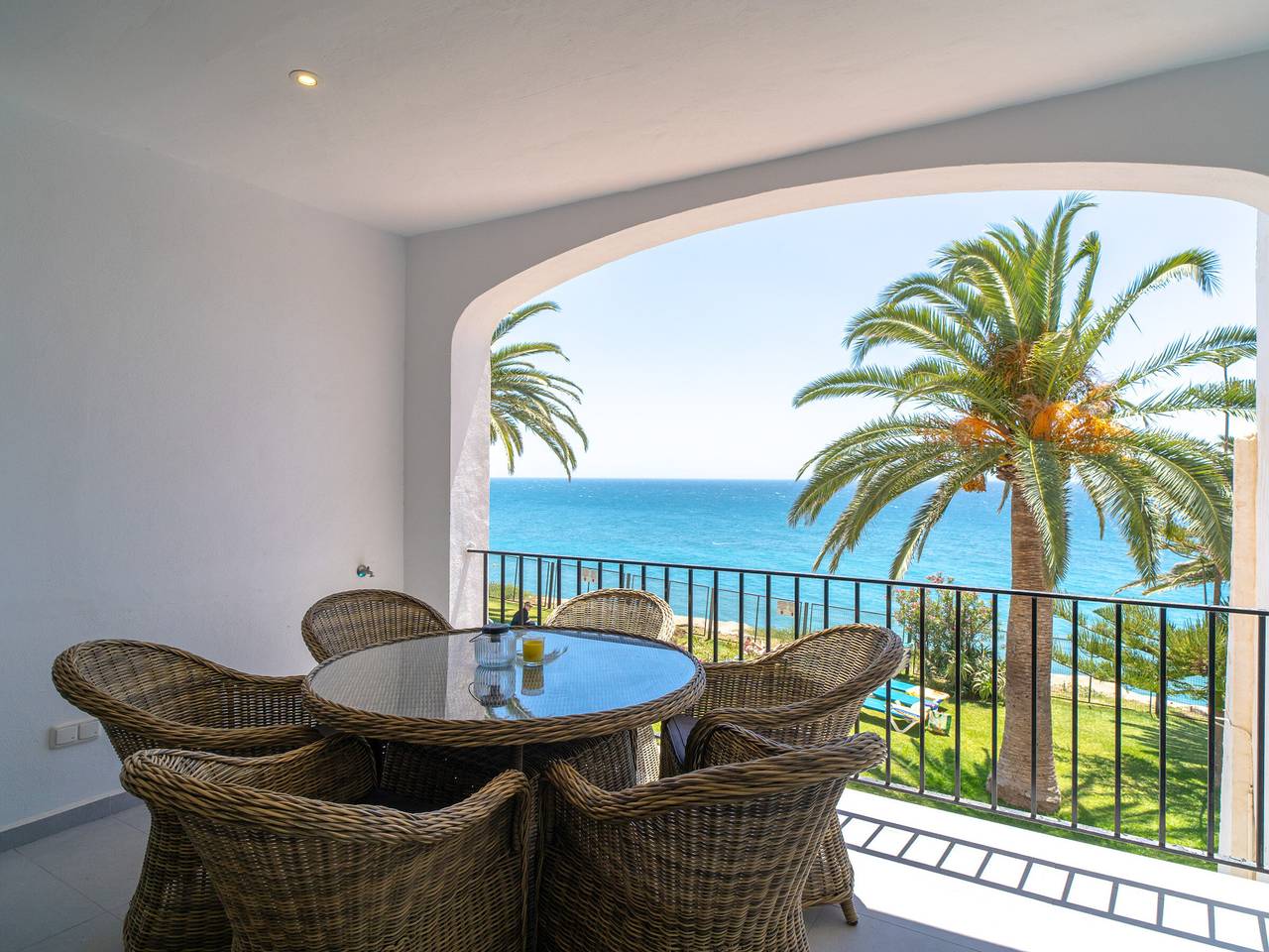 Entire apartment, Luxury 3-bed Apartment, Sea View, Shared Pool, High-Speed Internet in Playa Carabeíllo, Nerja