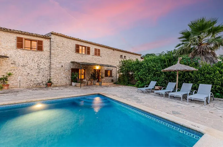 Casa de familia para 2 personas, con jardín además de vistas y piscina - 1