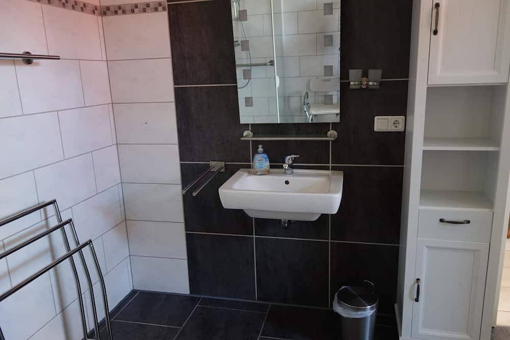 Accessible appartement avec grand jardin et une connexion Internet gratuite. in Rysum, Krummhörn