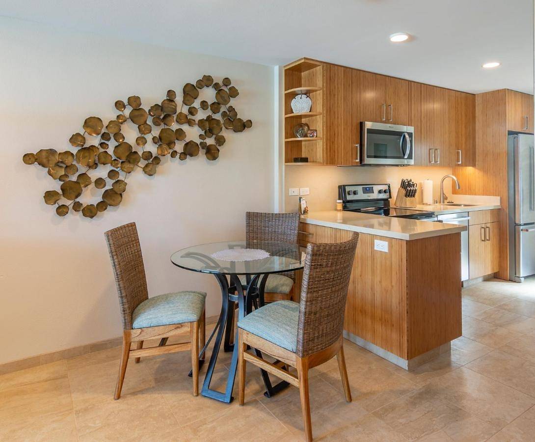 Nāpili Surf Beach Resort by Castle in Napili Beach, Napili-Honokowai