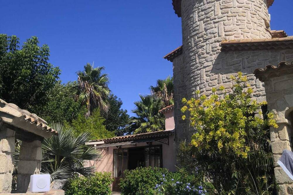 Villa de caractère, climatisée, grande piscine, garage, proche plages in Pérols, Côte méditerranéenne (France)