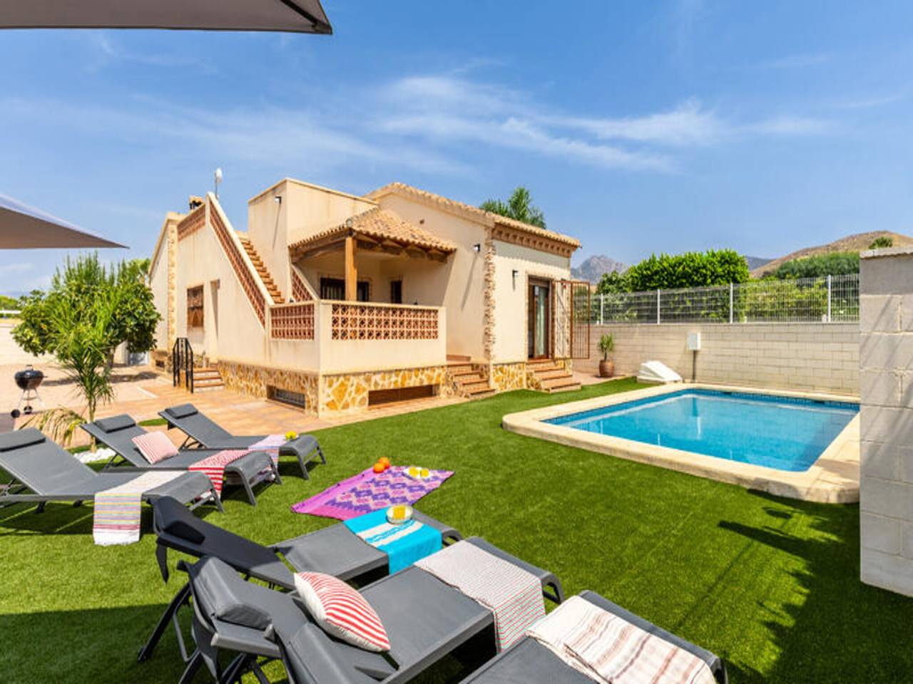 Apartamento entero, Villa en Busot con piscina privada in Busot, Costa Blanca