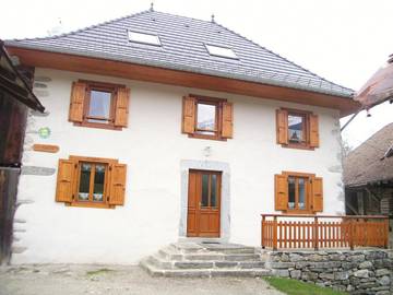 Gîte pour 8 personnes, avec jardin à Theys
