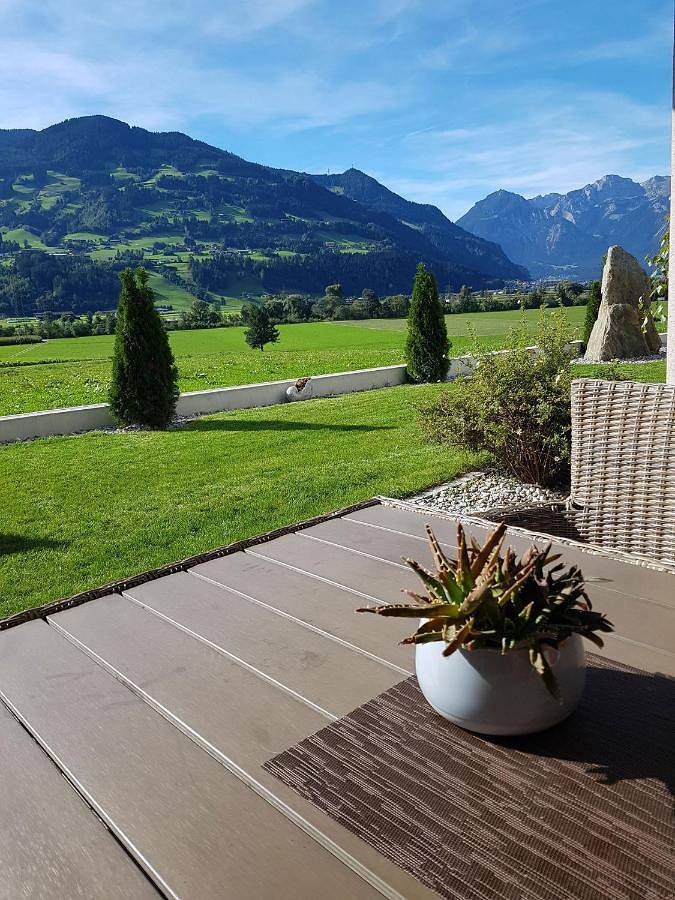 Ferienwohnung für 5 Personen, mit Terrasse und Garten sowie Sauna und Ausblick in Hart im Zillertal